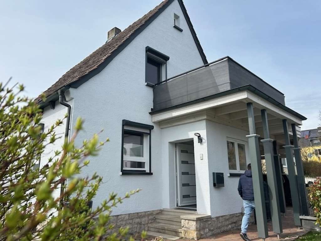Immobilie in Weitramsdorf - Charmanter Klassiker - 110 m² EFH
mit Garten und Carport in Weitramsdorf! - Bild 0