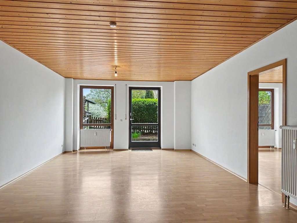 Immobilie in Marklkofen - Gepflegte Erdgeschosswohnung mit Terrasse in erhöhter Lage von Marklkofen-Warth - Bild 2