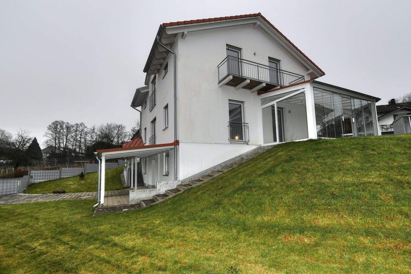 Immobilie in Vogtareuth - Niedrigenergiehaus für (große) Familien - zusätzlicher Platz für Praxis oder Gewerbe kein Problem - Bild 2