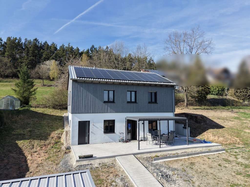 Immobilie in Luhe-Wildenau - Neuwertiges Einfamilienhaus mit schöner Aussicht - Bild 1