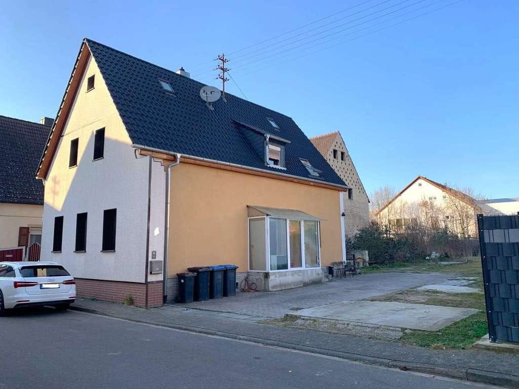 Immobilie in Neuhofen - Charmantes Einfamilienhaus mit großem Grundstück – vielseitig nutzbar durch separate Wohneinheiten - Bild 1