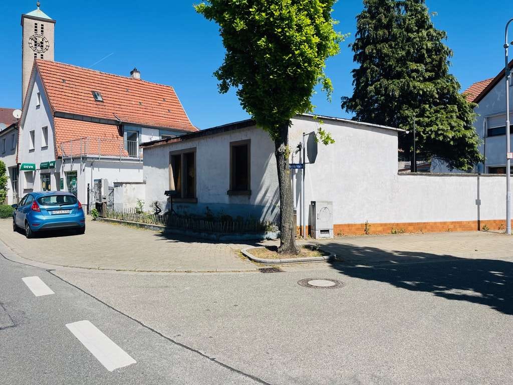 Immobilie in St. Leon-Rot - Frisch renoviertes freistehendes Haus mit Gewerbeeinheit und  Bauplatzpotential - Bild 1