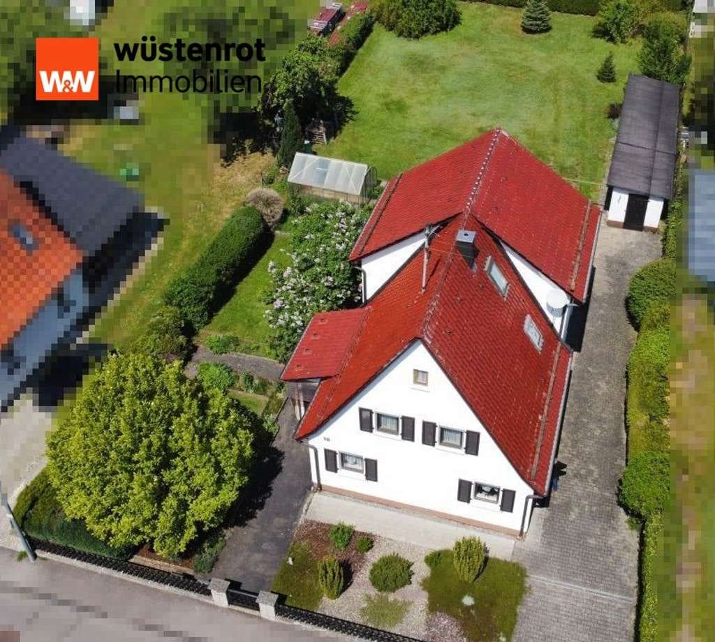 Immobilie in Giengen an der Brenz - Einfamilienhaus mit großem Potenzial: 954 m² Grundstück in Giengen-Burgberg - Bild 0