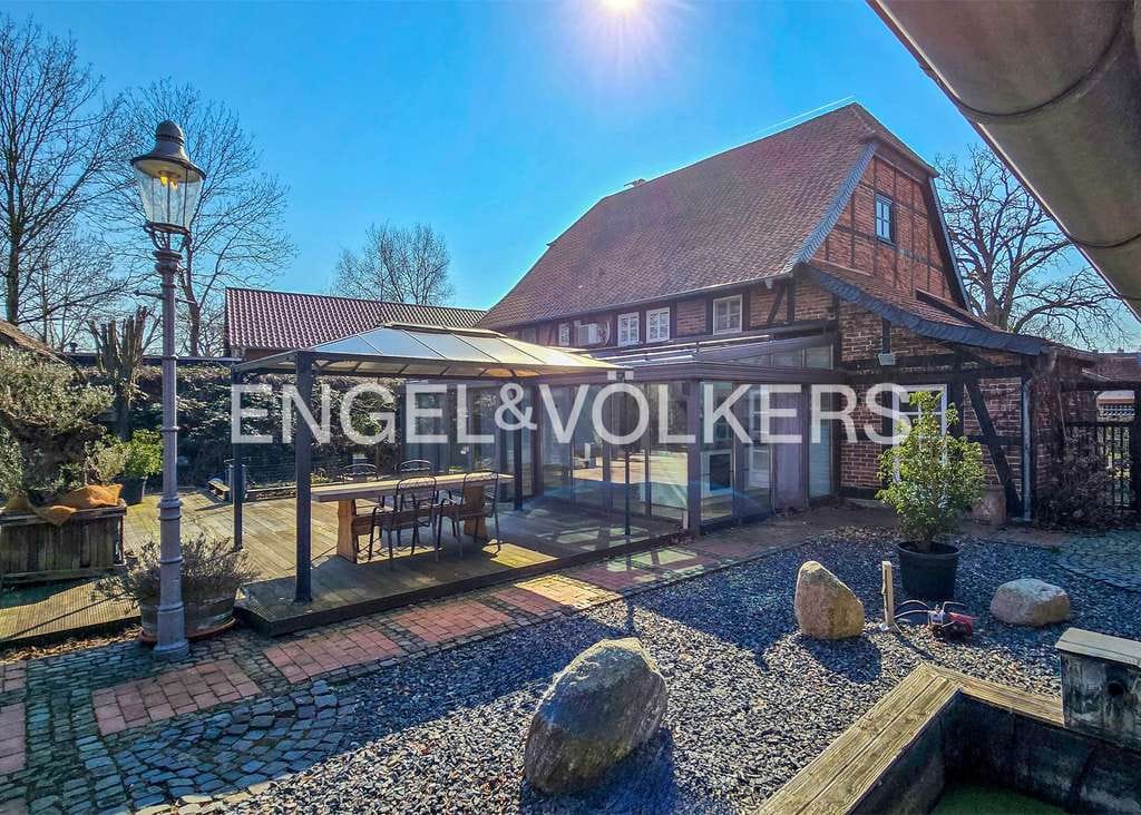 Immobilie in Wendeburg - Idyllisches Fachwerkjuwel mit Pool, weitläufigem Garten und vielseitigem Nebengebäude - Bild 0