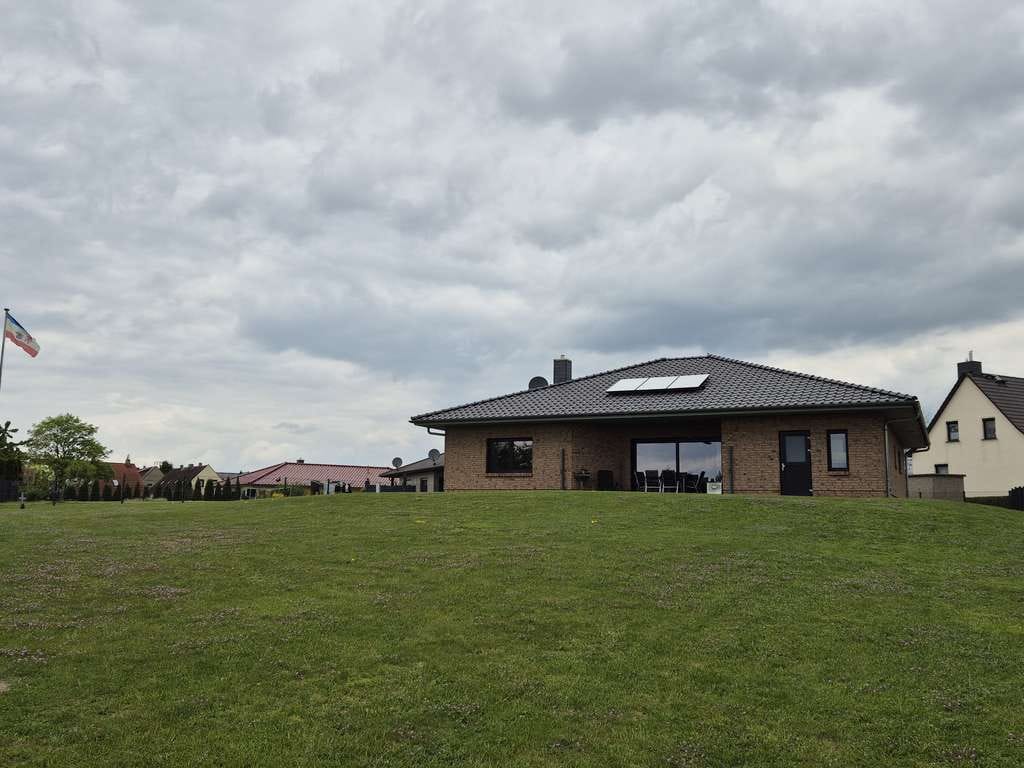Immobilie in Woldegk - Modernes Einfamilienhaus im Bungalowstil mit Sauna, Kamin & großem Grundstück in Woldegk - Bild 4