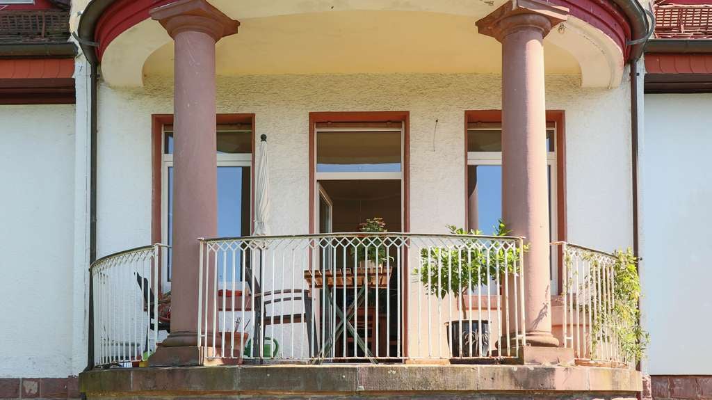 Immobilie in Niefern-Öschelbronn - Repräsentative Villa - Historisches Ambiente mit guter Bausubstanz und modernem Wohnkomfort - Bild 2