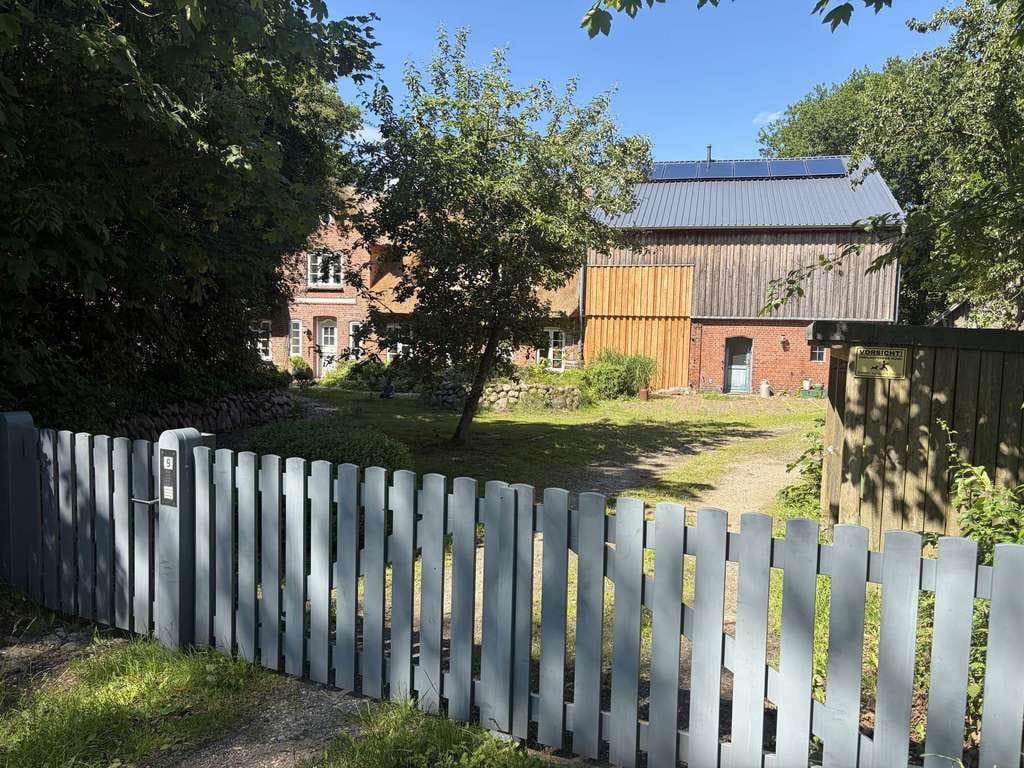 Immobilie in Langenhorn - "Kleinod" unter Reet für Wohnen und Arbeiten, großes Grundstück und Schwimmteich vor den Toren Sylts - Bild 1
