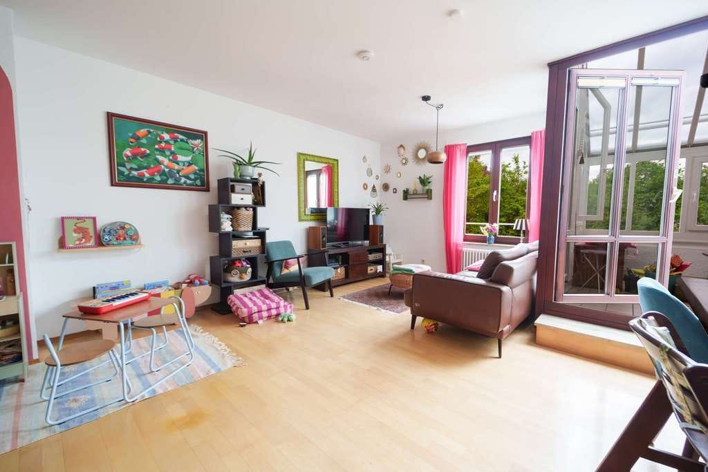 Immobilie in Garching bei München - Charmante 3-Zimmer-Maisonette-Wohnung mit hellem Wintergarten in Garching bei München - Bild 1