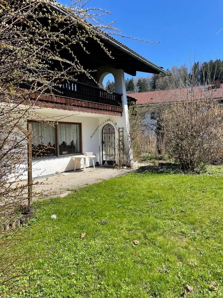 Immobilie in Miesbach - Gemütliches Zweifamilienhaus in ruhiger & sonniger Lage in Miesbach - Bild 2