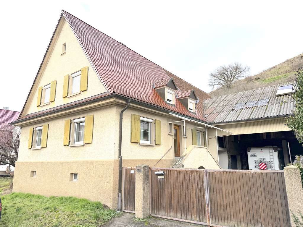 Immobilie in Vogtsburg im Kaiserstuhl - Einfamilienhaus mit Wirtschaftstrakt | sofort bezugsfähig - Bild 2
