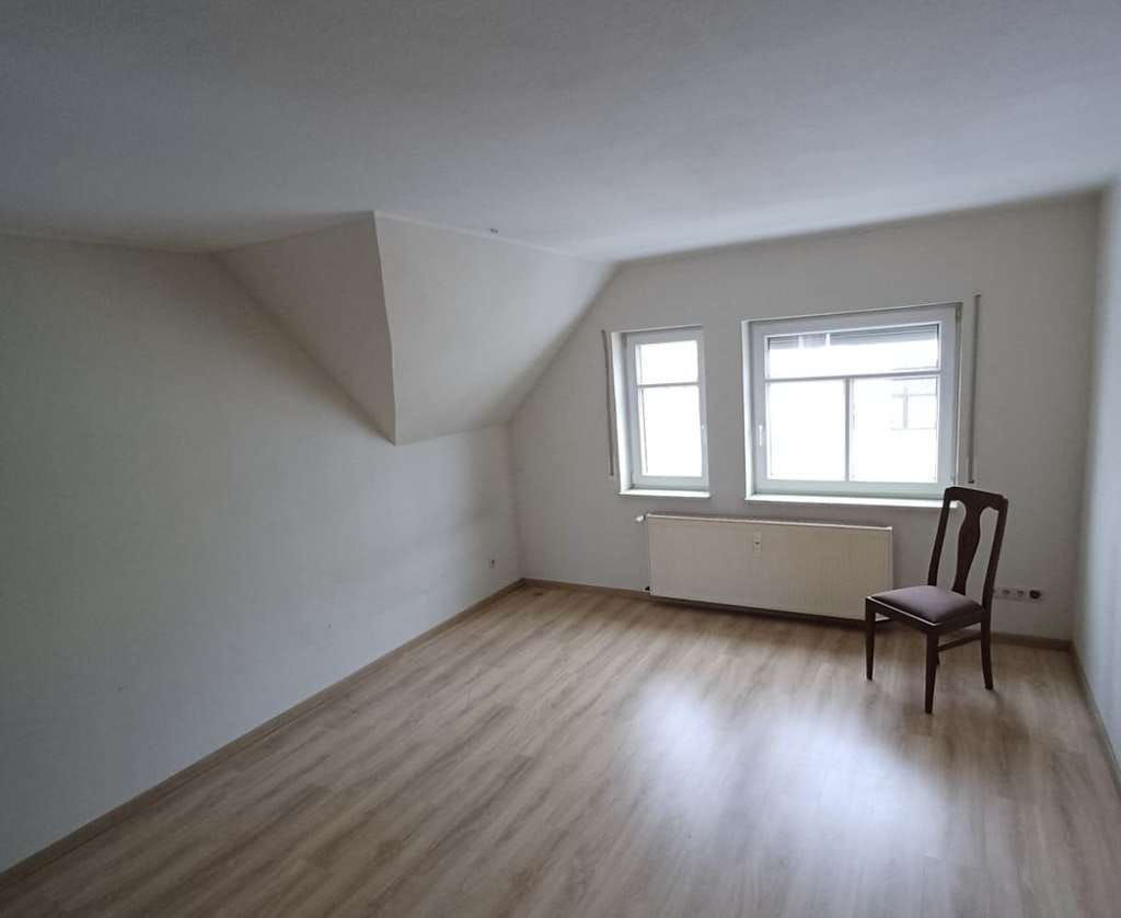 Immobilie in Glauchau - BEZUGS-&/PROVISIONSFREI! Helle 3,5-Zi. Maisonette:Zentrum Glauchau/2 Etagen/Fernsicht/Kü/Stellpl/Bal - Bild 2