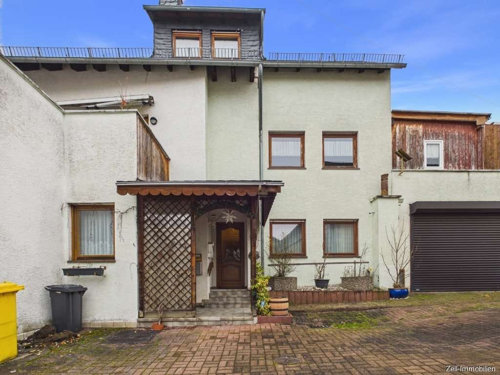 Immobilie in Bornich - Einfamilienhaus mit Garage, Werkstatt und Einliegerwohnung in Bornich zu verkaufen - Bild 1