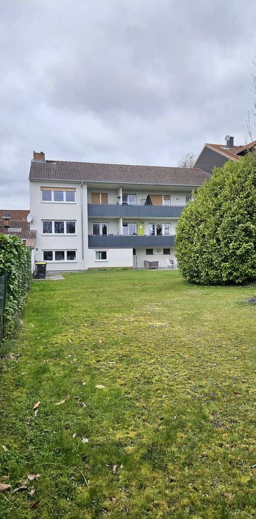 Immobilie in Grünberg - Voll vermietetes MFH | 4 Einheiten + 5 Garagen | bereits aufgeteilt | Wertsteigerungspotenzial - Bild 3