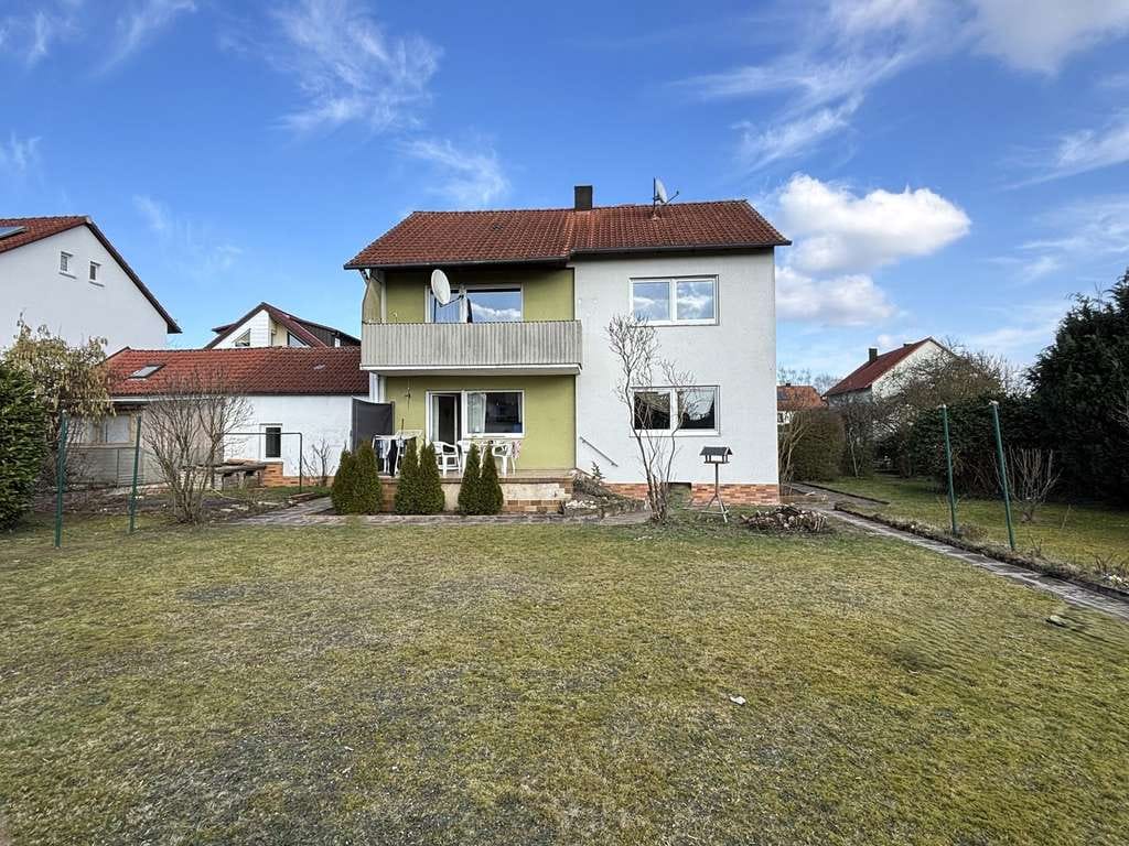 Immobilie in Sachsen bei Ansbach - Vielseitig nutzbares Zweifamilienhaus auf großzügigem Grundstück – ruhige Lage in Sachsen - Bild 0