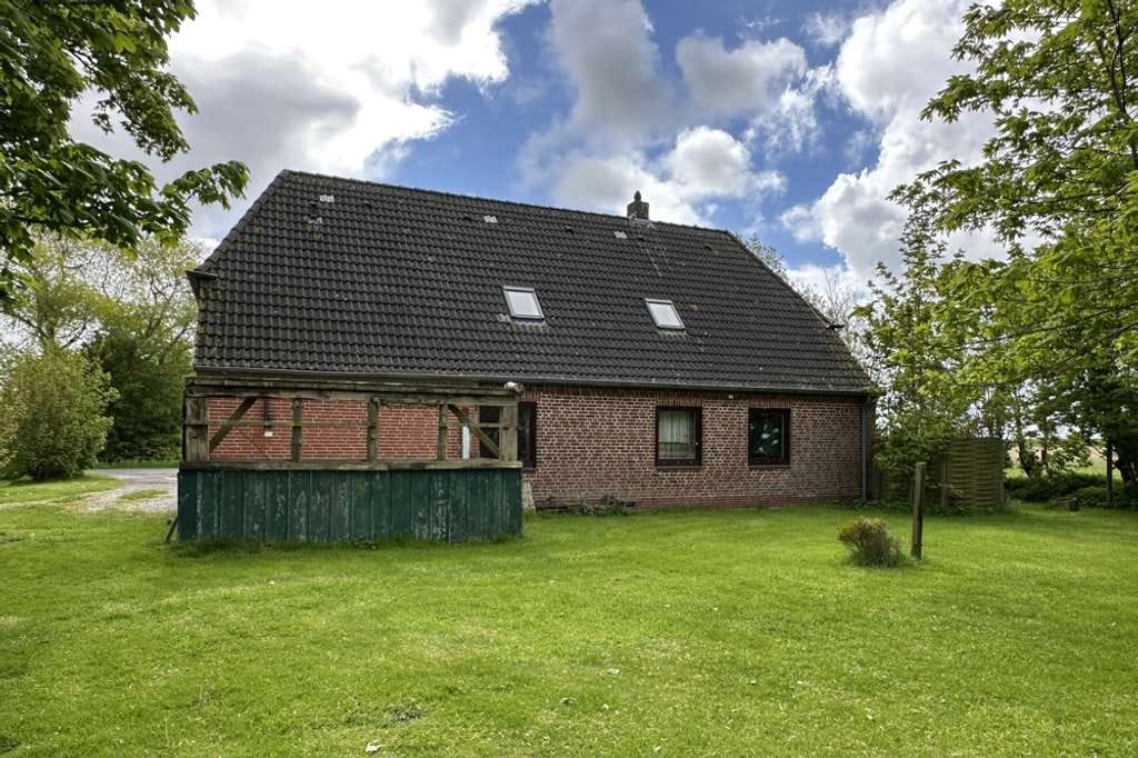 Immobilie in Dagebüll - Handwerkerhaus mit großem Garten und 
1,8613 ha Ackerland unmittelbar am Nordseedeich in Dagebüll - Bild 1