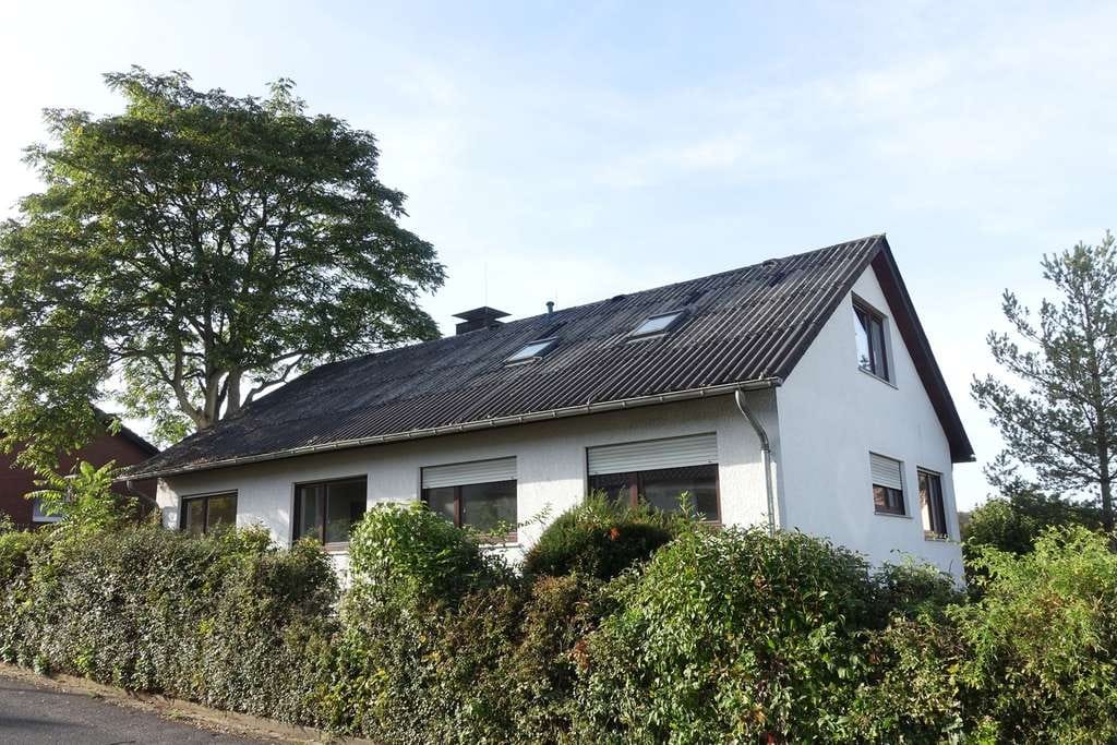 Immobilie in Idstein - Einfamilienhaus mit Einliegerwohnung (eigener Eingang) ca. 250 m² Wohnfläche - Bild 1
