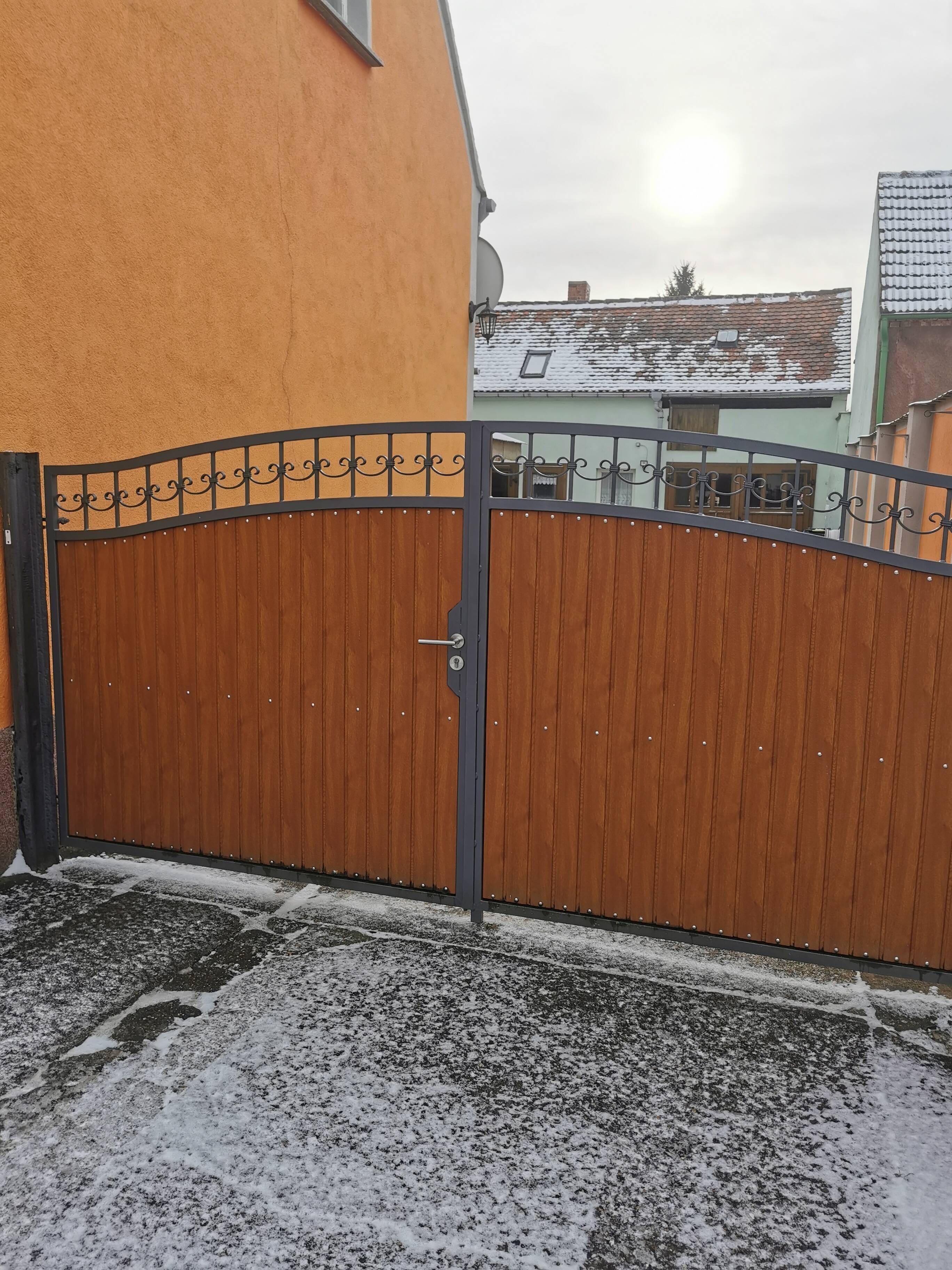 Immobilie in Gräfenhainichen - Ein - Zweifamilienhaus in Schköna (Dübener Heide) - Bild 1