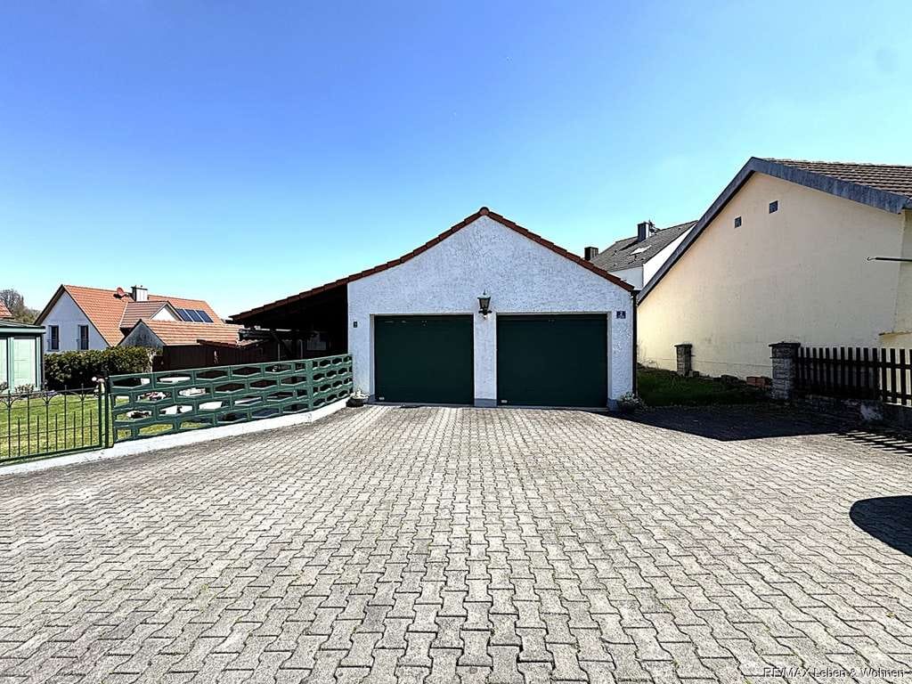 Immobilie in Erdweg - Einfamilienhaus- Familientraum in ruhiger Lage mit Wintergarten / Doppelgarage - Bild 2