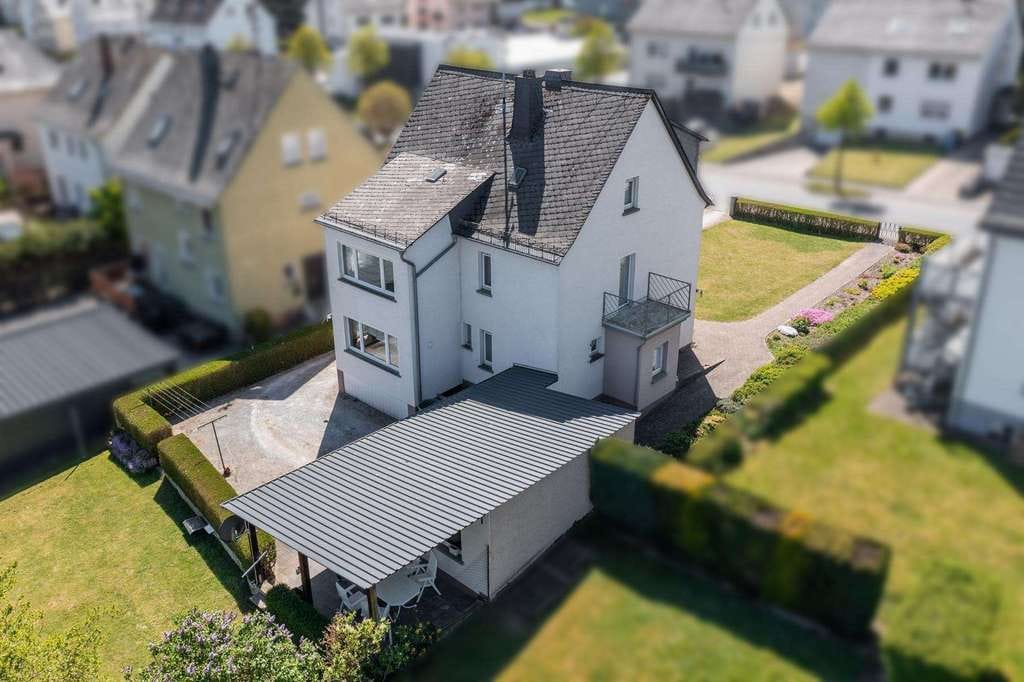 Immobilie in Rheinböllen - Großzügiges Ein- bis Zweifamilienhaus auf beeindruckendem Grundstück mit Garage - Bild 3
