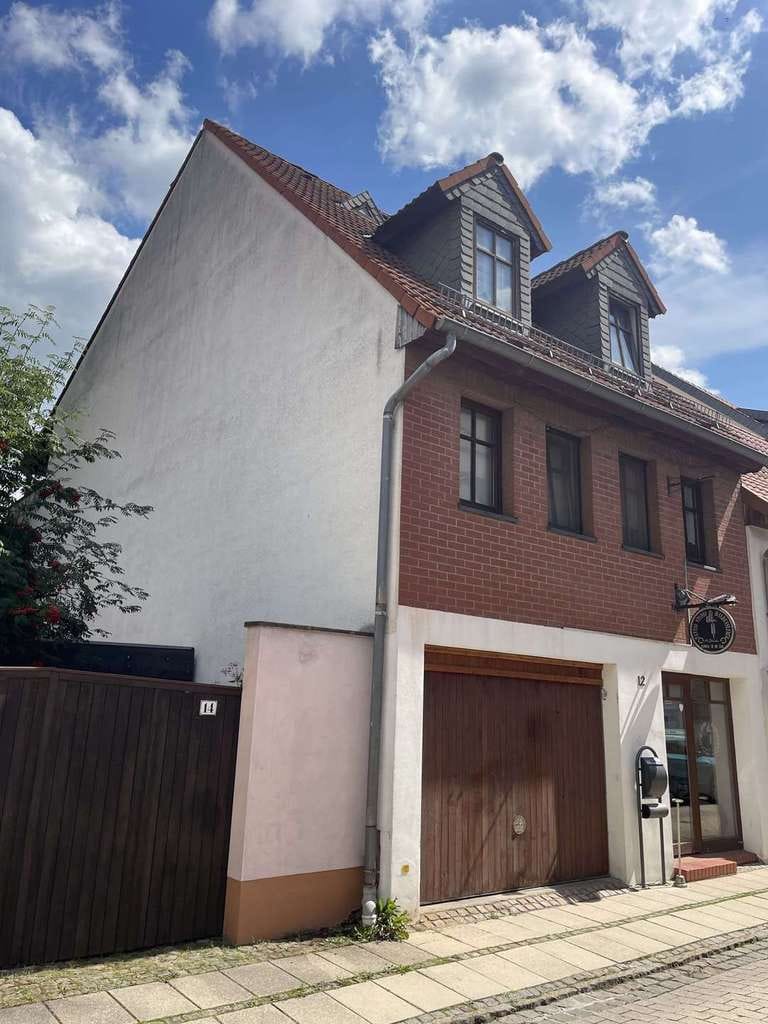 Immobilie in Haldensleben - Großzügiges Wohnhaus mit Garage und Garten im Zentrum von Haldensleben - Bild 1