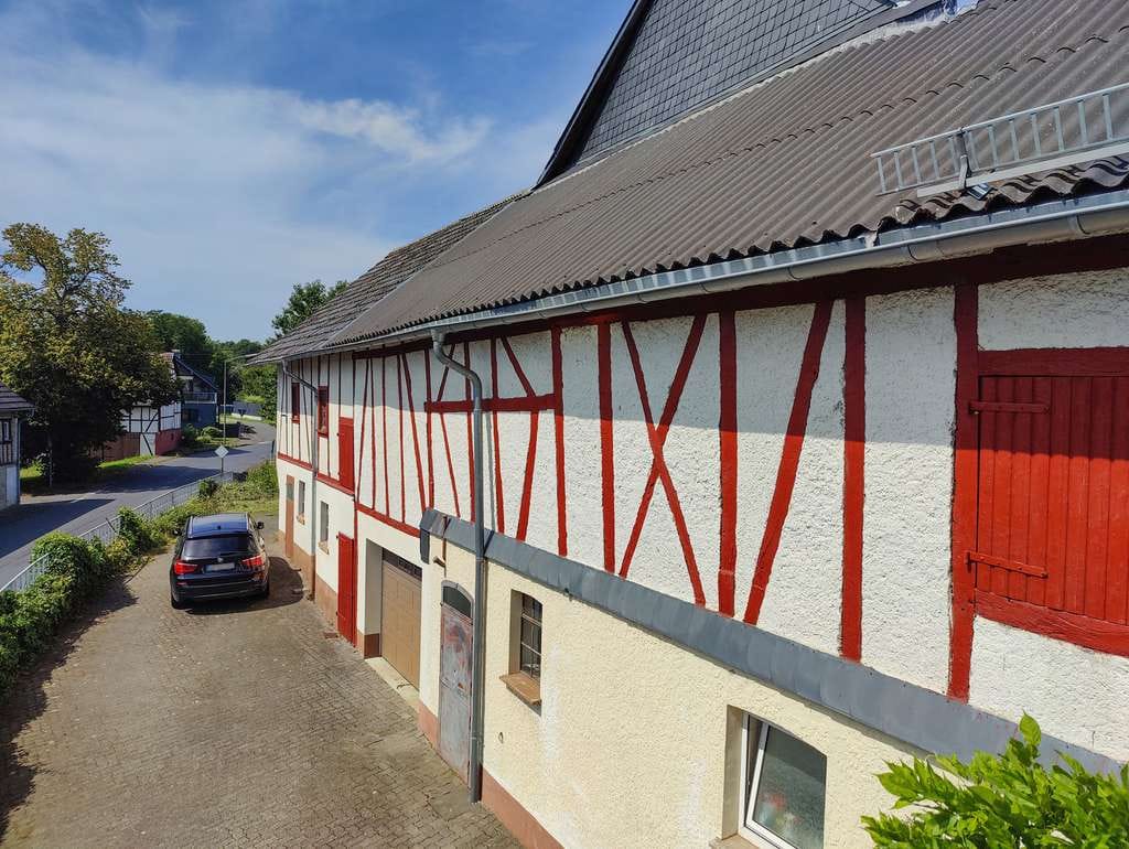 Immobilie in Altenkirchen (Westerwald) - Landwirtschaftliches Anwesen mit Stall, Scheune und Paddock zur Pferdehaltung! - Bild 4