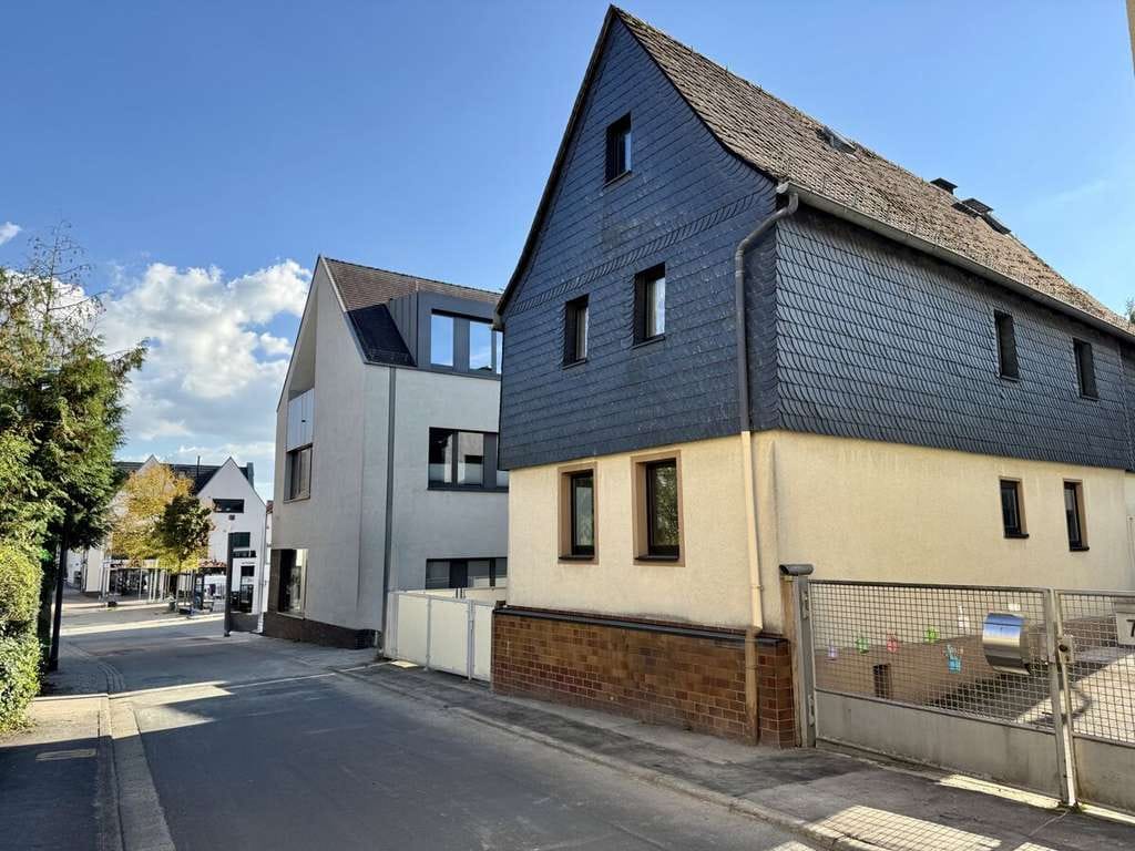 Immobilie in Kronberg - Seltenes Schmuckstück mit Charme und Geschichte – zentrales Ein- oder Zweifamilienhaus mit Garten - Bild 2
