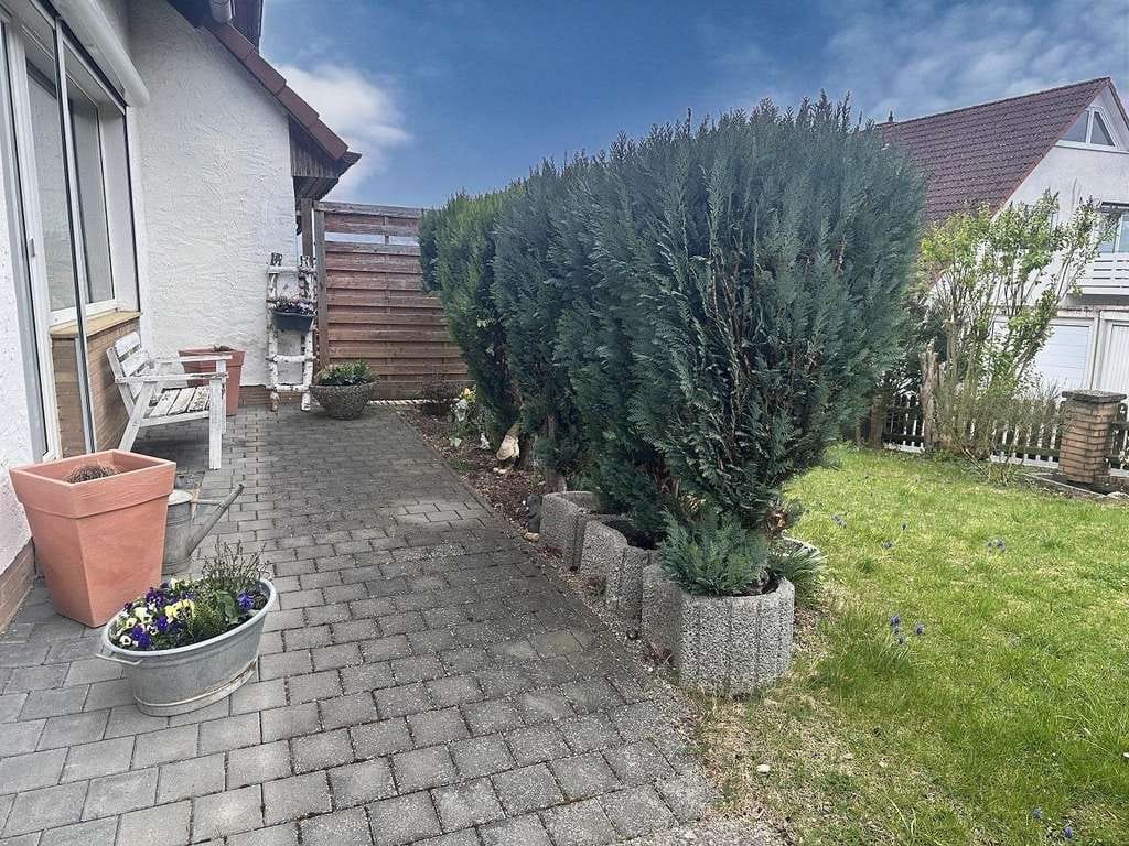 Immobilie in Bad Salzdetfurth - Bad Salzdetfurth-Wesseln: Unterkellerte Doppelhaushälfte mit Garage und großem Garten - Bild 3