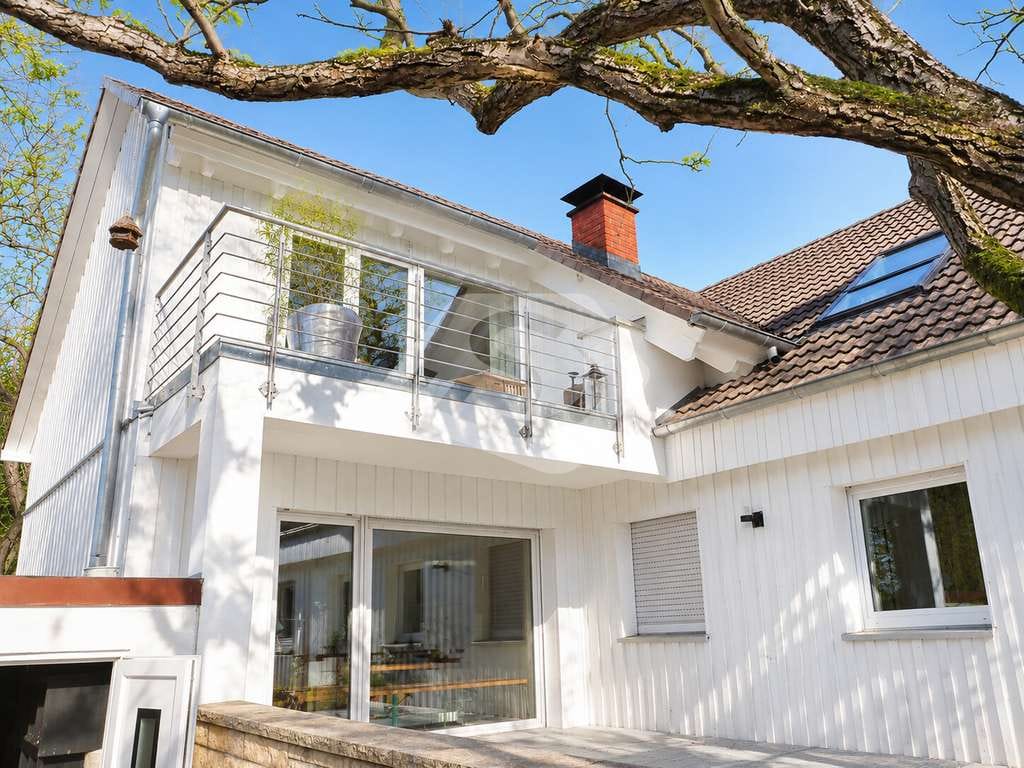 Immobilie in Freiburg im Breisgau - Ein Haus voller Licht, Ruhe und Wohnqualität - Bild 1