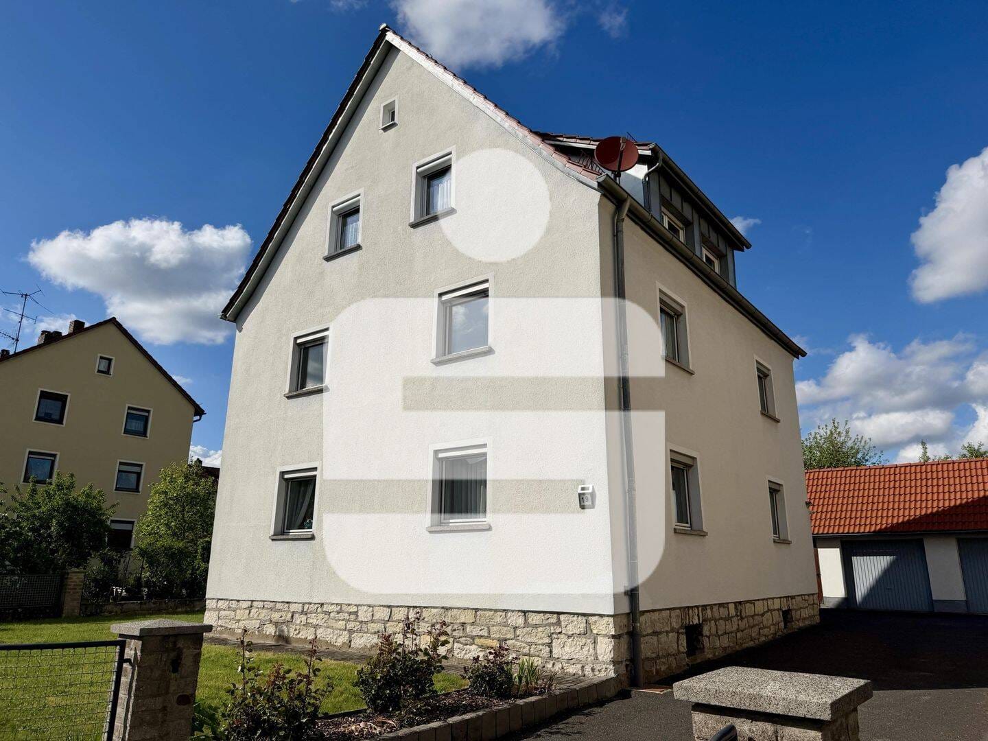 Immobilie in Sulzbach-Rosenberg - Viel Platz für Ihre Wohnideen - Zweifamilienhaus in Sulzbach-Rosenberg - Bild 0