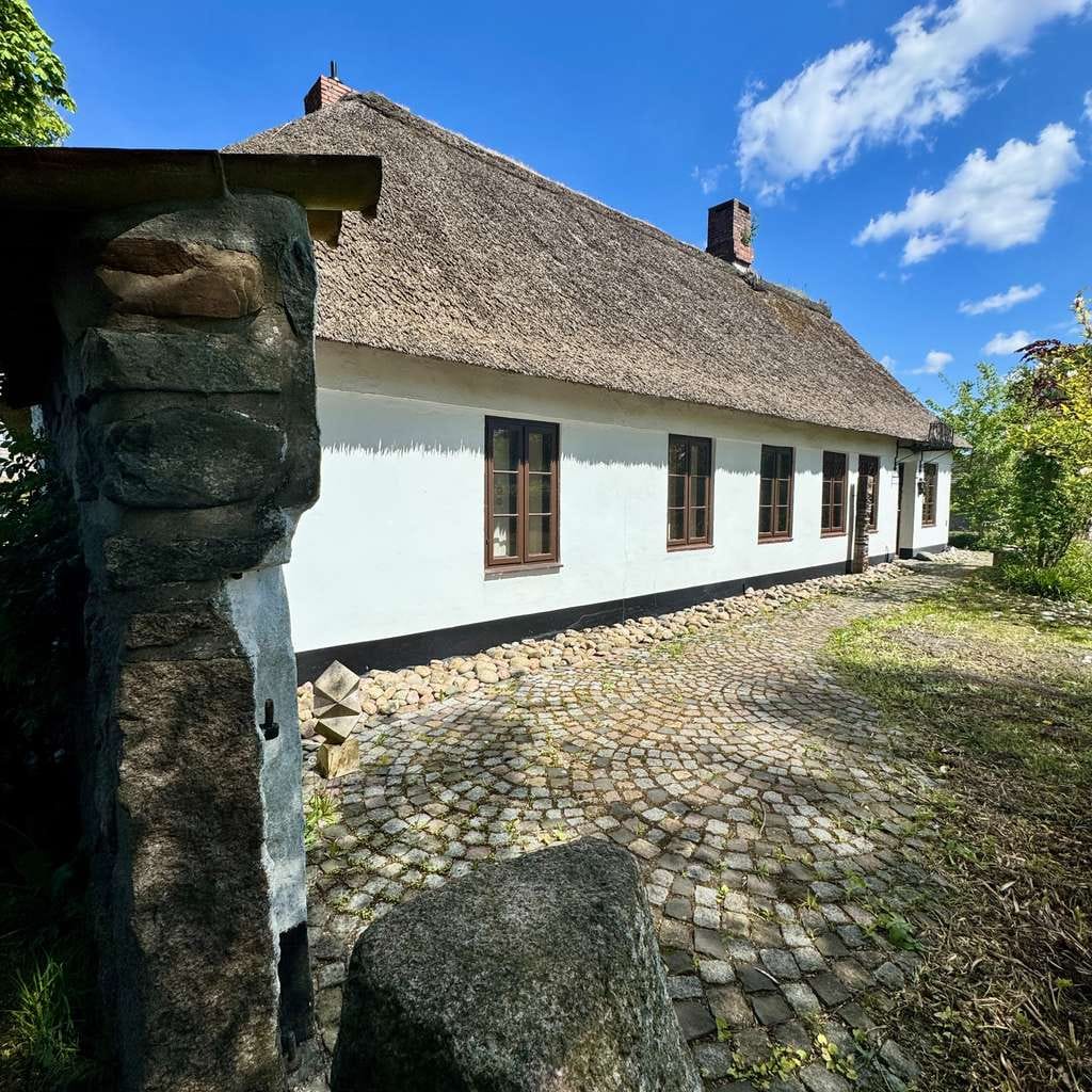 Immobilie in Achtrup - Liebhaberobjekt in Nordfriesland – Historisches Reetdachhaus mit beeindruckender Galerie - Bild 0