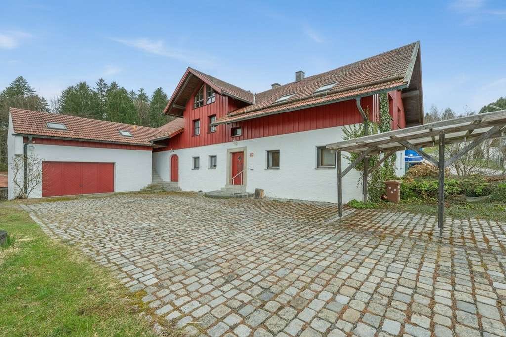 Immobilie in Perlesreut - Großzügiges Anwesen mit Galerie, Sauna, ELW, Südgarten und Doppelgarage - Bild 0