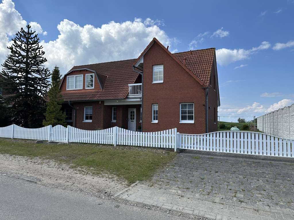 Immobilie in Boltenhagen - Gr. EFH mit 2 Ferienwohnungen in Redewisch-Ausbau/Grdst. 720 m² Randlage mit Weitblick Ostsee/Felder - Bild 1