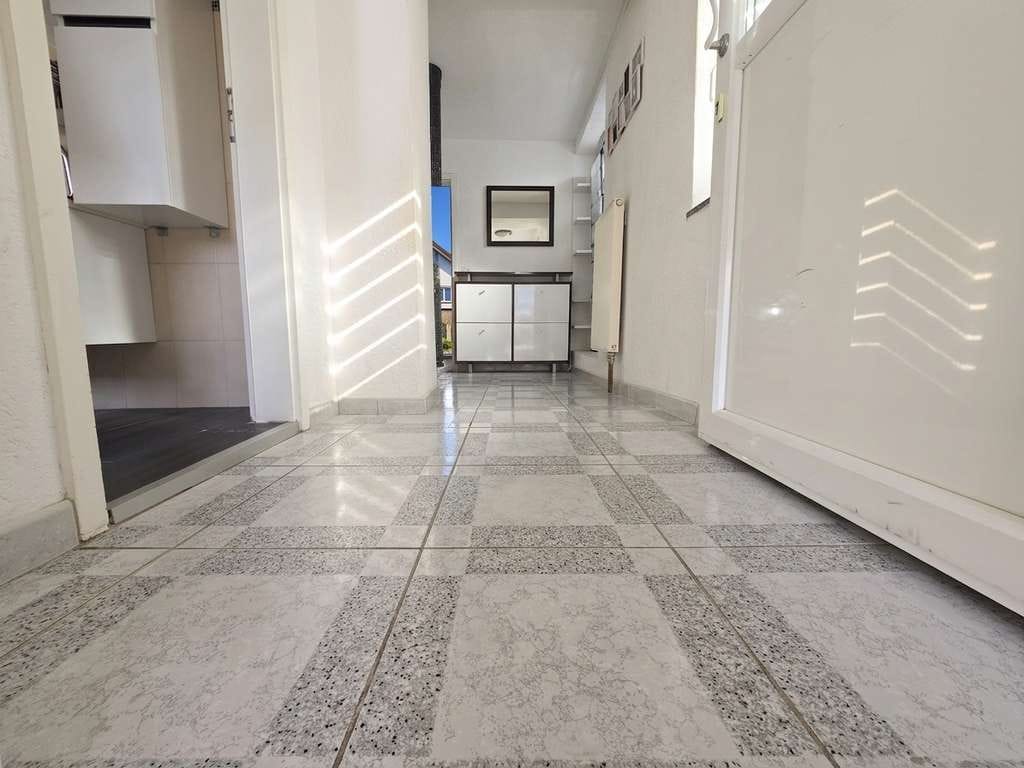 Immobilie in Wirges - Einfamilienhaus in Reihenendlage mit Garten & Garage – modernisiert & mit Gestaltungspotenzial - Bild 1