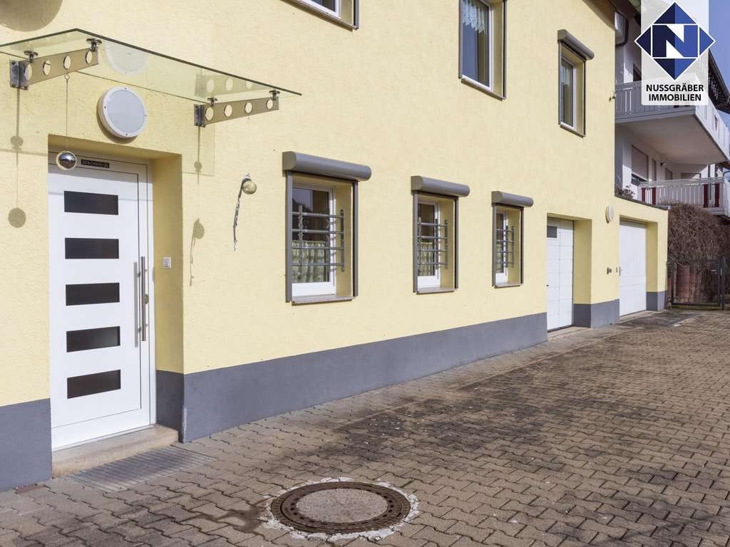 Immobilie in Mühlhausen im Täle - Großzügiges Generationenhaus in toller Halbhöhenlage mit schöner Dachterrasse und drei Garagen - Bild 3