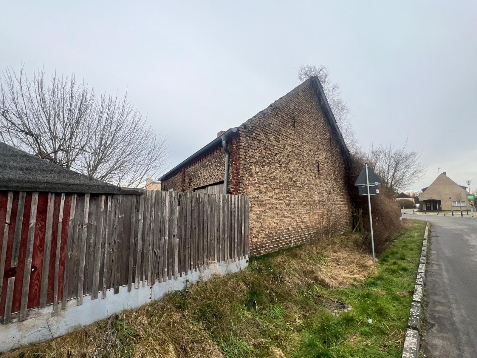 Immobilie in Löwenberger Land - Abrisshaus mit Scheune - Bild 2