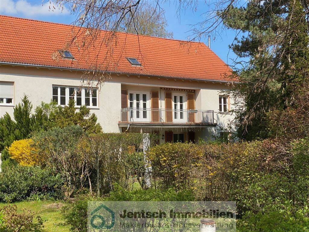 Immobilie in Schkopau - Geräumige und helle 5-Zi-Wohnung mit großem Balkon, Garage und schönem Grundstück in Schkopau zu verkaufen - Bild 2