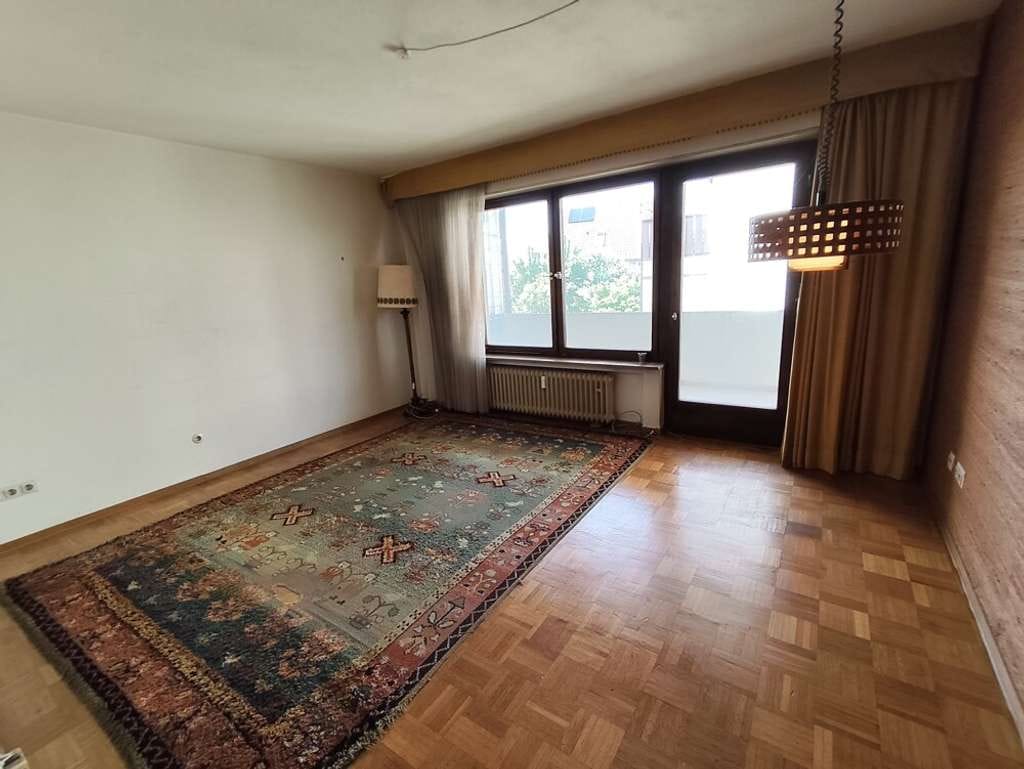 Immobilie in Kornwestheim - San.bedürftige 3,5 Zi.Wohnung mit Balkon zusätzlichem Hobbyraum und Garage - Bild 2