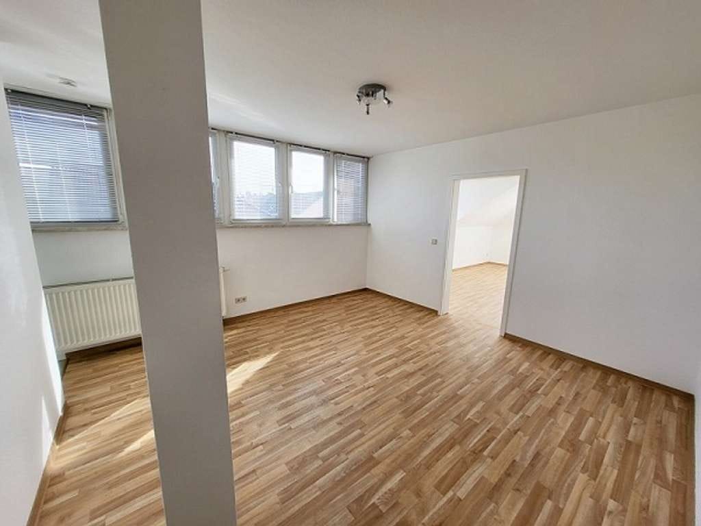 Immobilie in Heinsdorfergrund - 2-Raum-Dachgeschoß-Wohnung mit Lift zu verkaufen - Bild 3