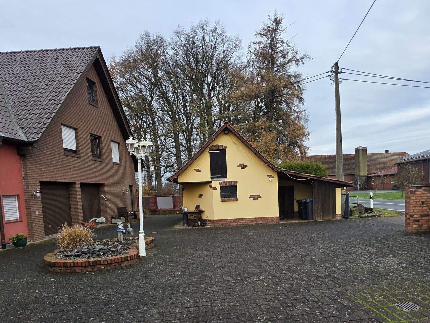Immobilie in Herzebrock-Clarholz - Ländliche Idylle mit viel Platz für Ihre Träume - riesiges Grundstück mit Mehrfamilienhaus und Scheune - Bild 4