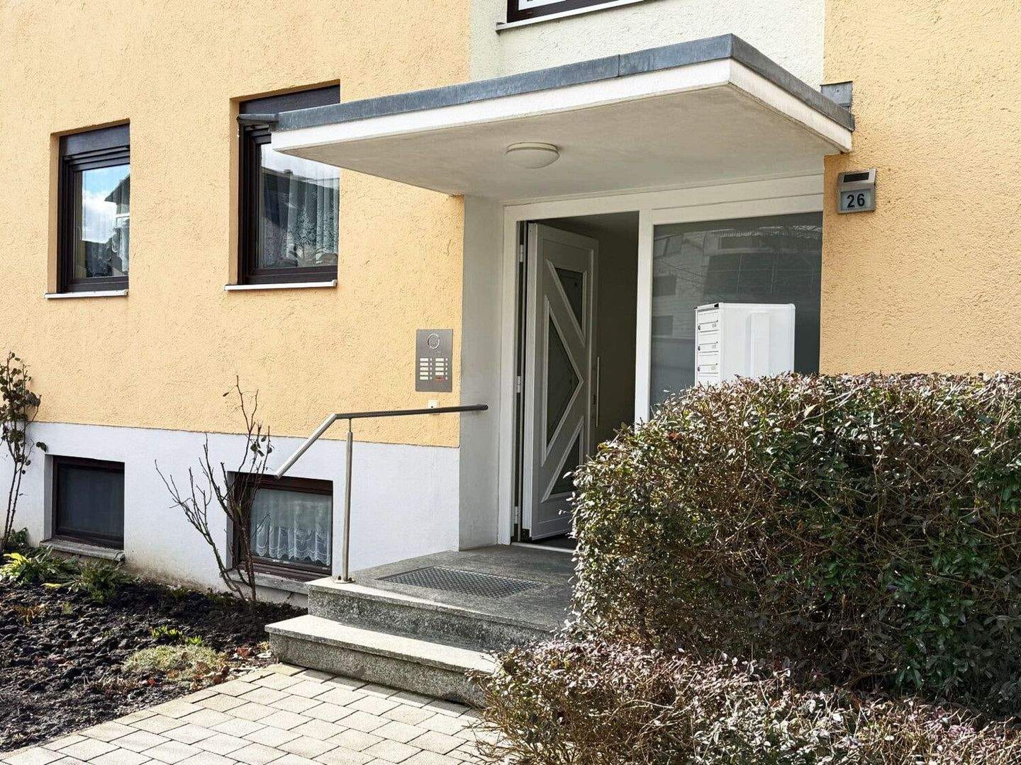 Immobilie in Altdorf - Der Preis ist heiß!!! Solide 2,5-Zimmer-Wohnung in Altdorf mit Außen-Stellplatz!!! - Bild 2