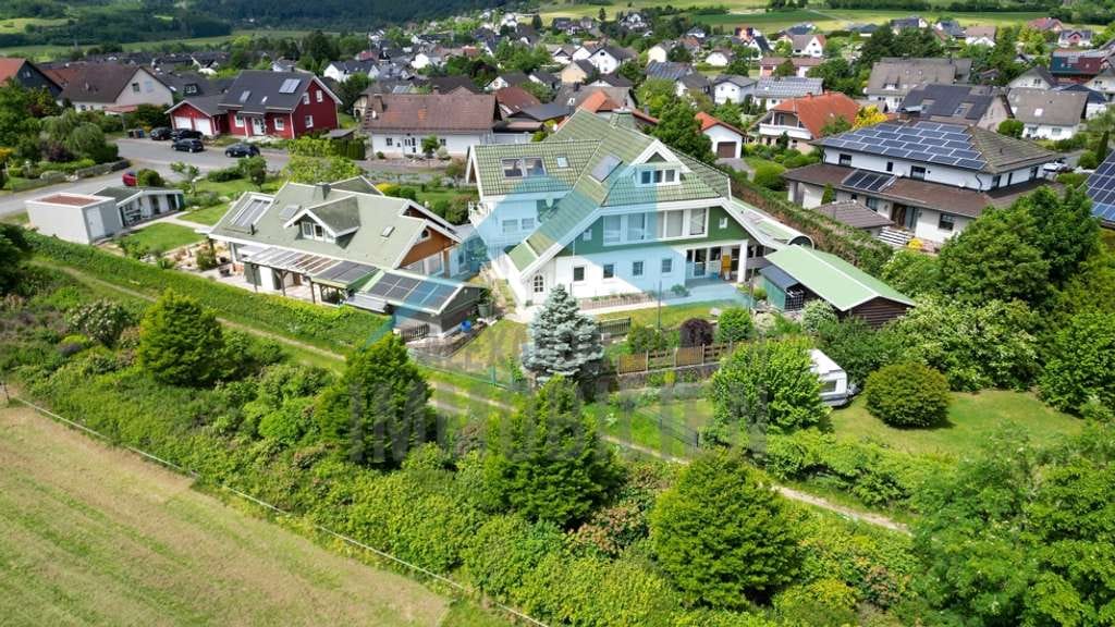 Immobilie in Battenberg - Beindruckendes und großzügiges Landhaus mit zweitem Wohnhaus in Feldrandlage von Battenberg-Dodenau! - Bild 1