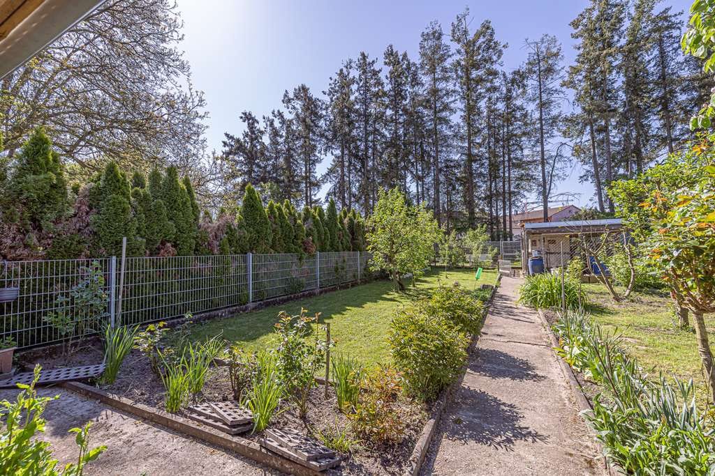 Immobilie in Bretten - Viel Platz für Familie, Hobby & Freizeit - Gepflegtes Zweifamilienhaus auf tollem Grundstück - Bild 4
