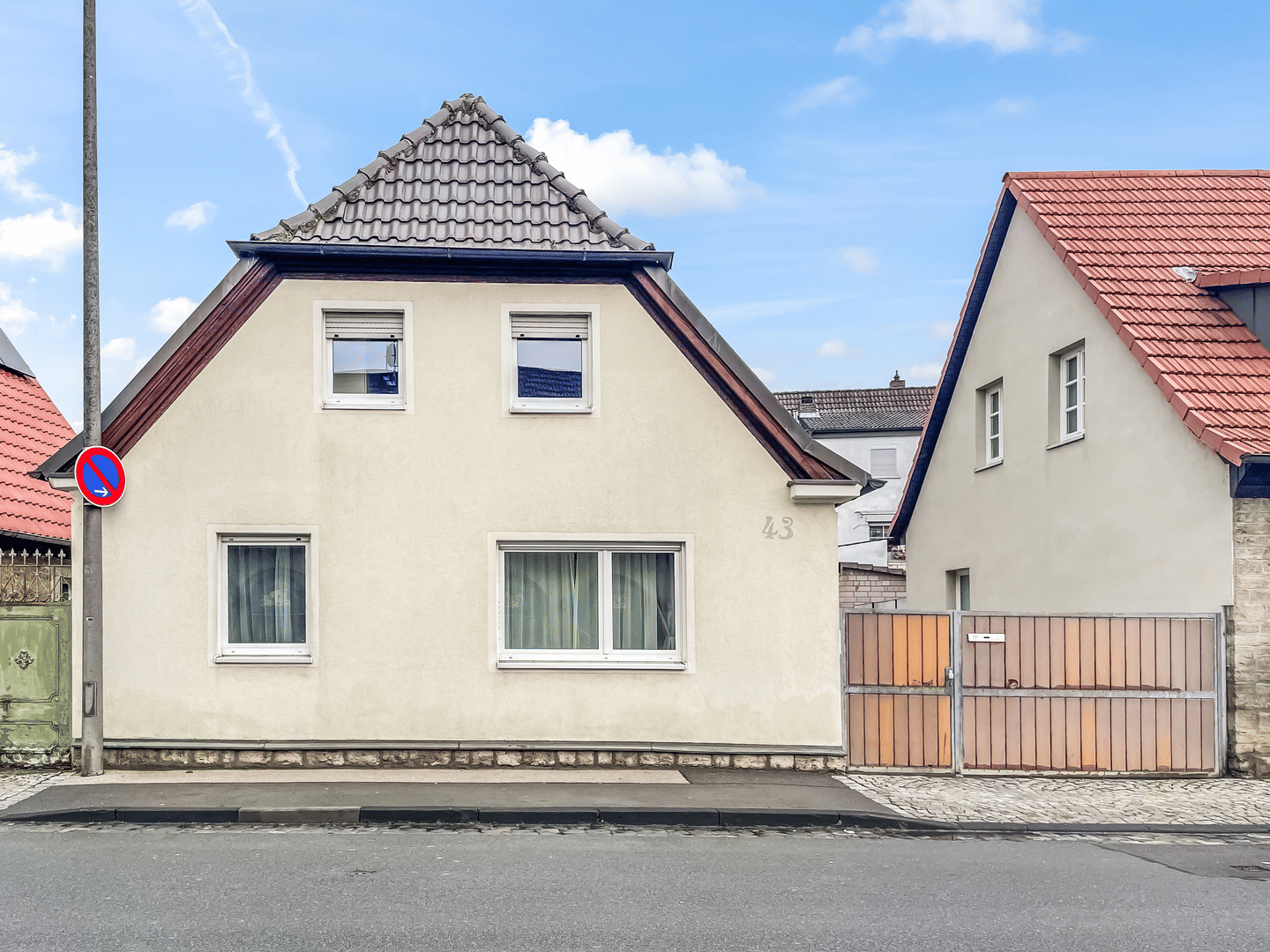 Immobilie in Schonungen - Freistehendes Einfamilienhaus in Schonungen bei Schweinfurt – 140 m² Wohnfläche mit Hof, Garage & Terrasse - Bild 0