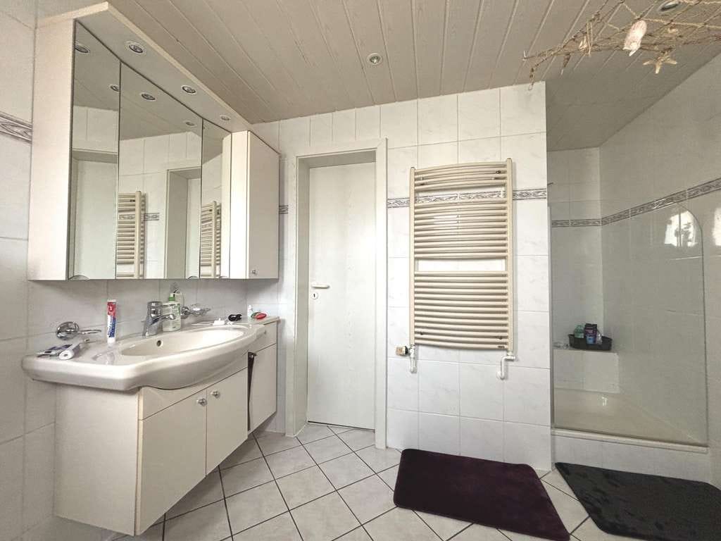 Immobilie in Lamspringe - Zweifamilienhaus in Lamspringe-Neuhof mit viel Platz für Familie und Alltag! - Bild 3