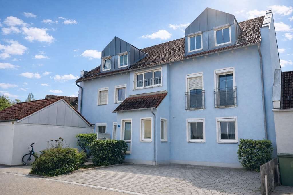 Immobilie in Ergolding - Gut aufgeteilte 2,5-Zimmer-Dachgeschosswohnung in erster Reihe zur Isar in Ergolding-Piflas - Bild 1
