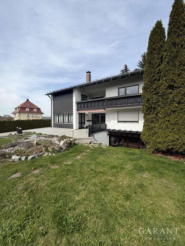 Immobilie in Velden - Großzügiges Einfamilienhaus mit Einliegerwohnung auf ca. 1.160 qm Grundstück - Vielseitig nutzbar - Bild 1