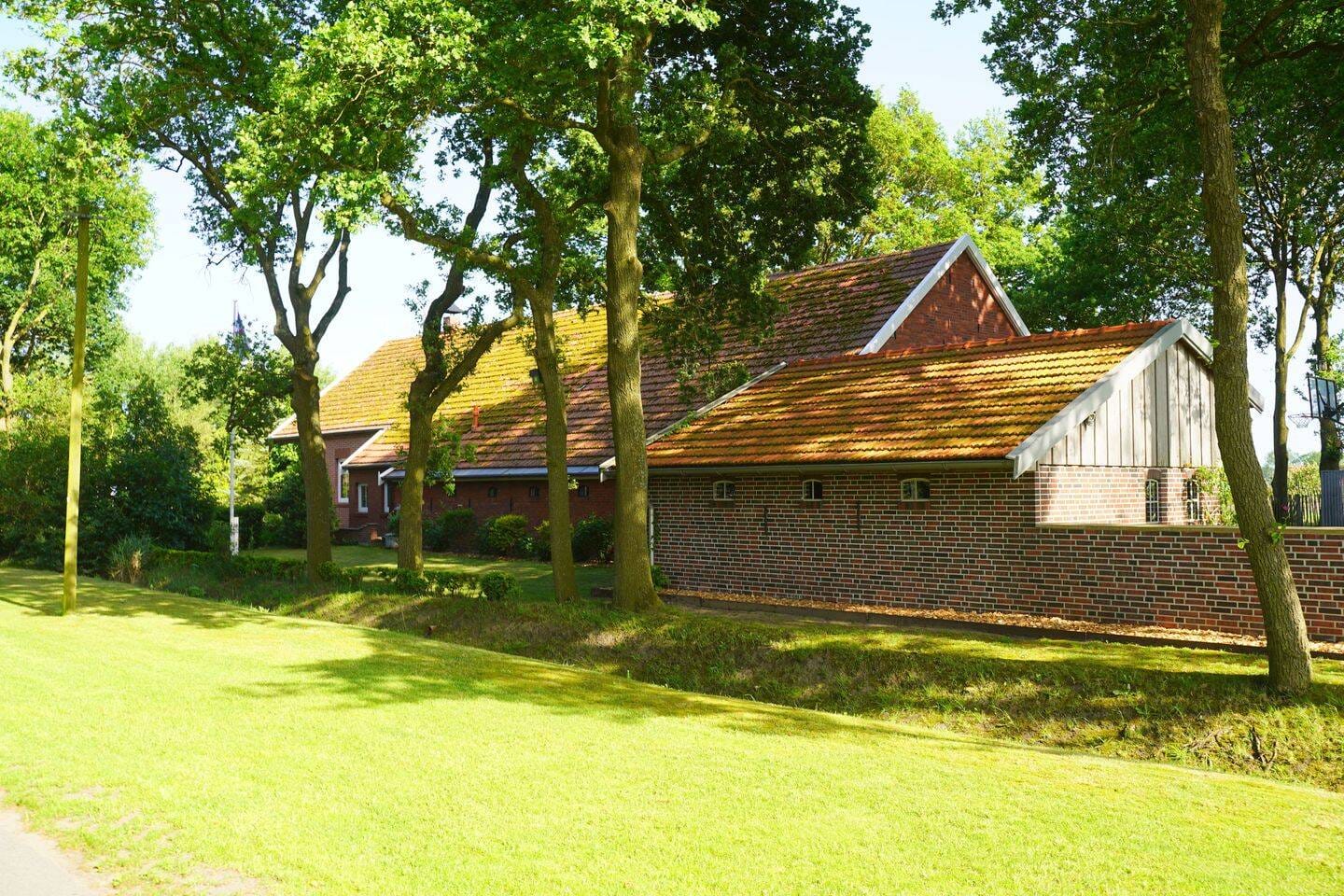 Immobilie in Rhede (Ems) - Historischer Resthof mit moderner Architektur Idyllische Alleinlage in Rhede (Ems) - Bild 2