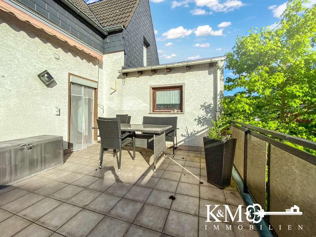 Immobilie in Bassenheim - Gepflegtes Wohnhaus mit großzügiger Raumaufteilung, Terrasse und Garage in Bassenheim - Bild 1