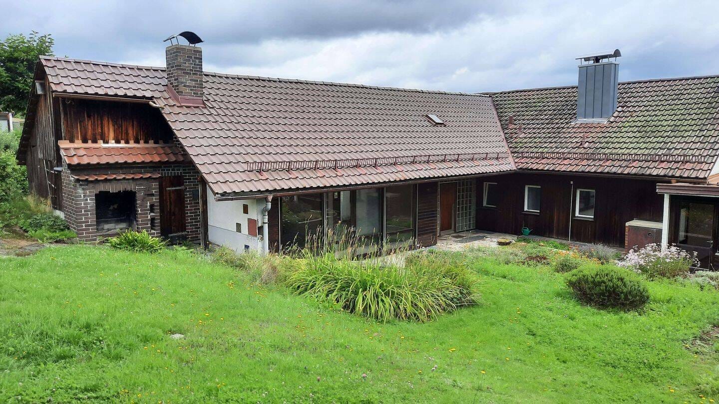 Immobilie in Freyung - Toplage! Bungalow mit Einliegerwohnung, 275 m² Wohnfläche für nur € 265.000,-- - Bild 0
