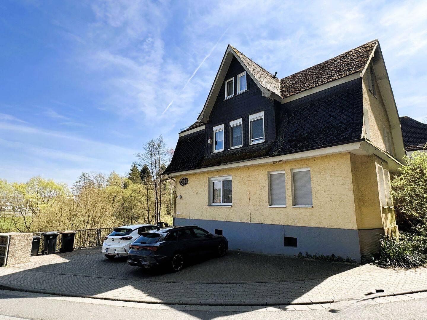 Immobilie in Aßlar - ***Zweifamilienhaus zwischen Wasser und Wald mit Potenzial in Aßlar-Kleinaltenstädten*** - Bild 0